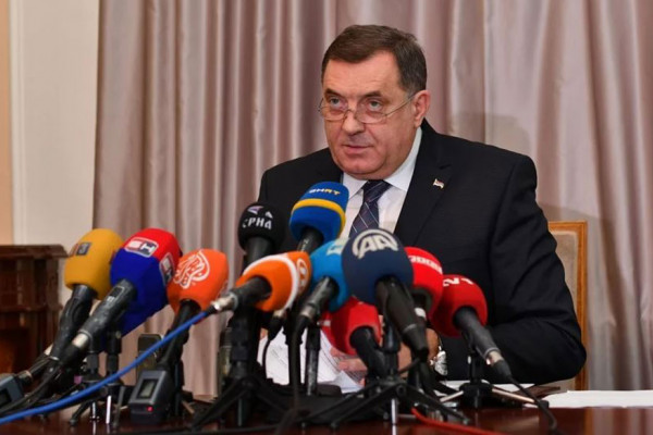Dodik: Džaferović i Komšić su pristali da se ukloni zastava FBiH