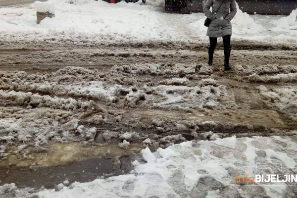 Bijeljina: Da li je snijeg i ove godine iznenadio nadležne službe? /FOTO/