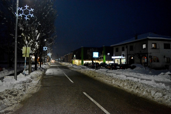 Lopare: Postavljena dekorativna rasvjeta