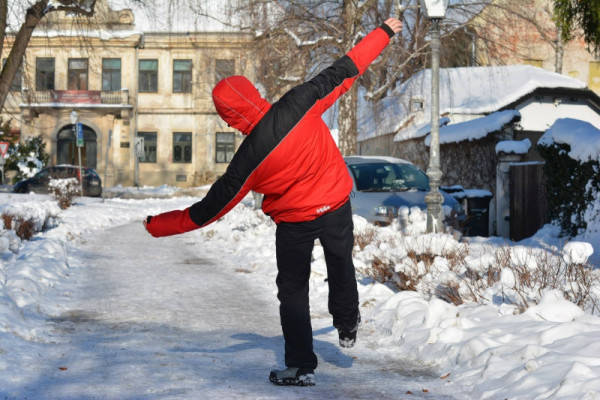 Bijeljina: Više od 50 građana zatražilo pomoć zbog padova na ledu
