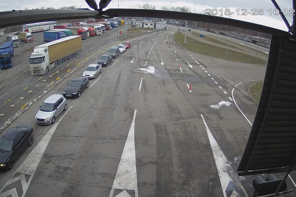 Izuzetno otežan saobraćaj na graničnom prelazu Rača