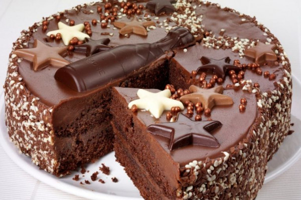Čokoladna zimska torta idealan je izbor za novogodišnje praznike