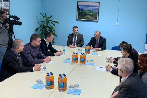 Ćorić donirao sportske rekvizite