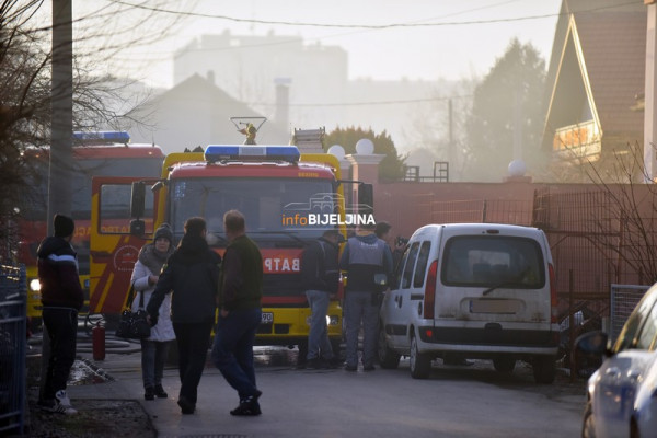 Požar u Bijeljini, dvije osobe zbrinute u bolnicu /FOTO/