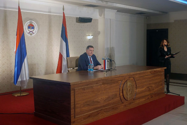 Dodik poručio da nije isključena mogućnost da otputuje u Brisel
