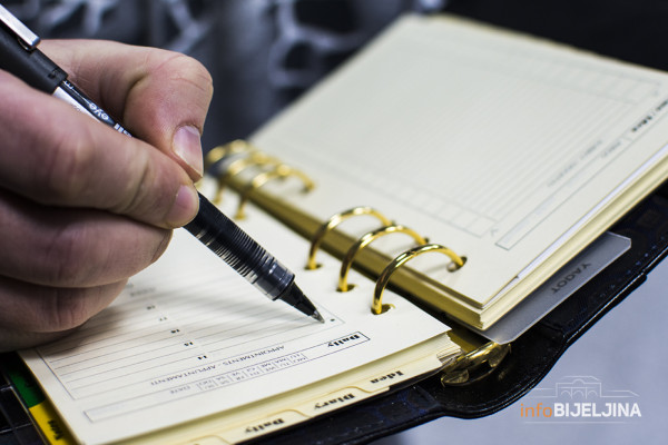 Srpska čeka registar javnih službenika