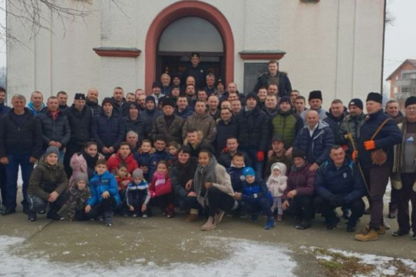 Tradicionalno sječenje badnjaka u Velikoj Obarskoj