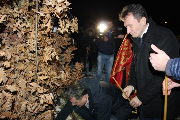 Brojni Ugljevičani na paljenju badnjaka