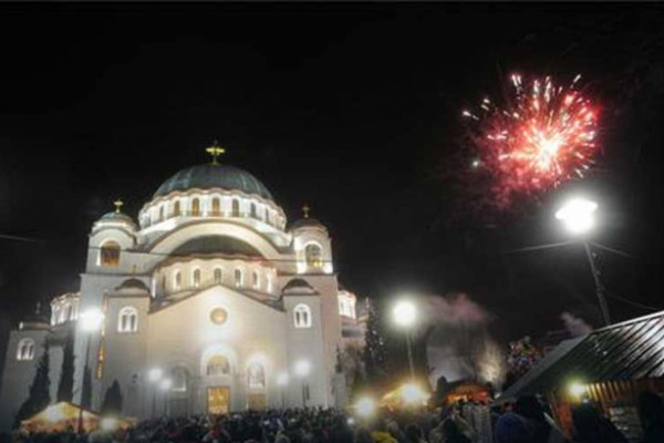 Doček na platou ispred Hrama na Vračaru, svečano širom Srbije