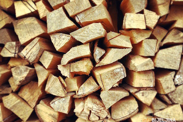 Semberci kupuju drva na vreću