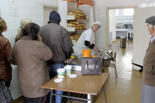 Javnim kuhinjama treba pomoć zbog sve dužih redova