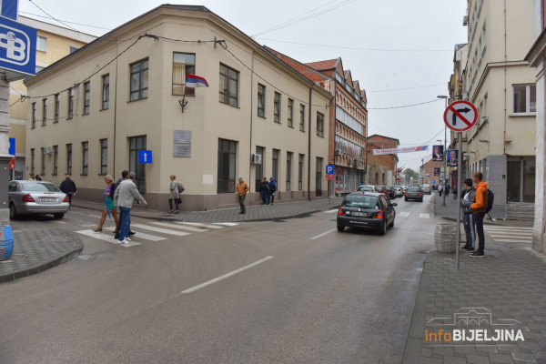 Vozači oprez, danas počinje škola!
