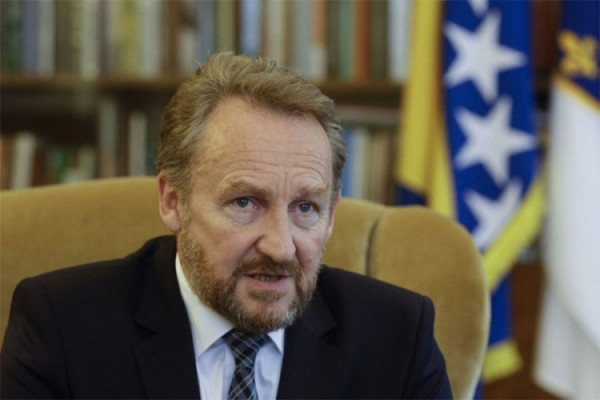 Novosti: Bakir u sudu sprema zamku za RS