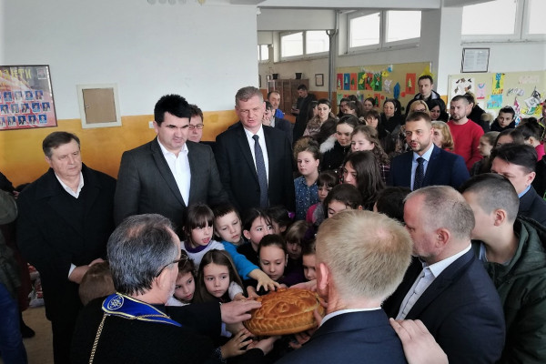 Obilježena školska slava u Loparama
