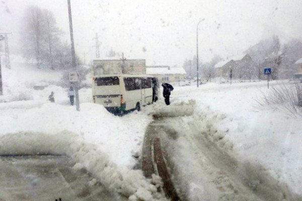 Mašine u kvaru, sela i dalje zametena