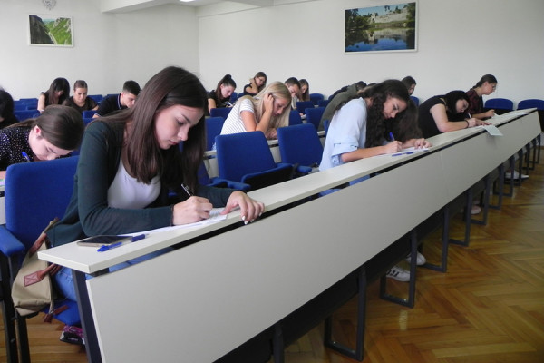 Studentima od 3.000 do 4.000 KM: Odobrene stipendije za studije u inostranstvu