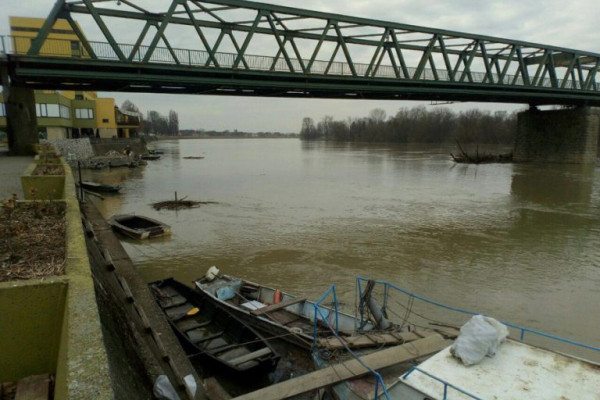 Poslije višednevnog naglog porasta, Sava stagnira kod Gradiške