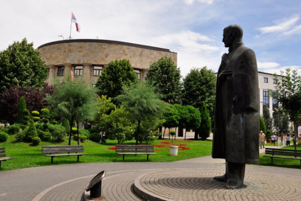 Banjalučke biste i kipovi nijemi svjedoci grada