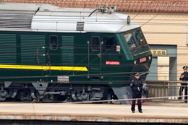 Kim putuje vozom dva dana do Trampa