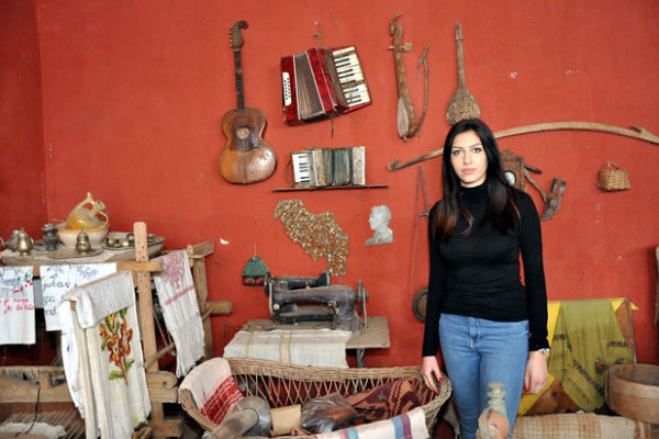 Tamara iz Broca ima muzej, vozi traktore i kombajne...