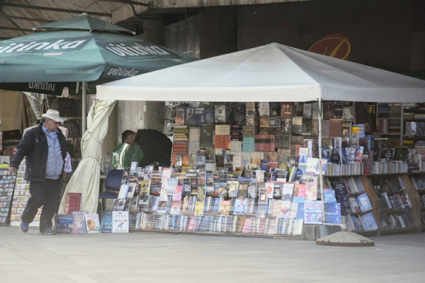 U centru Banjaluke opljačkan štand s knjigama