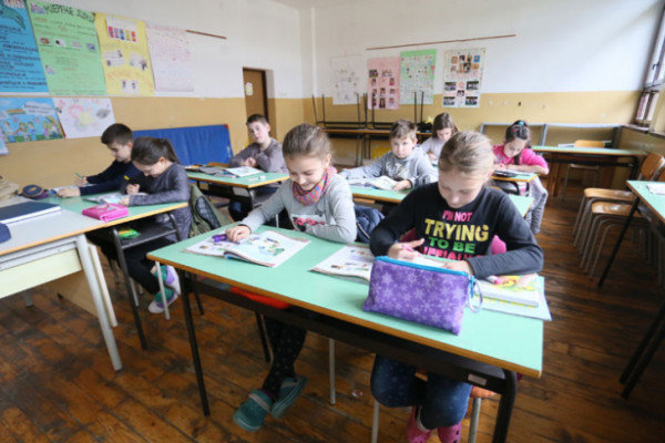 Suprotni zaključci o udžbenicima
