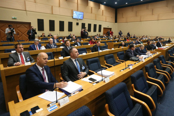 Narodna skupština: Produžen rok za okončanje studija