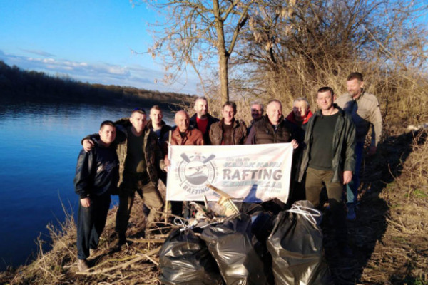 Aktivisti očistili dio obale Save od plastičnih flaša i smeća