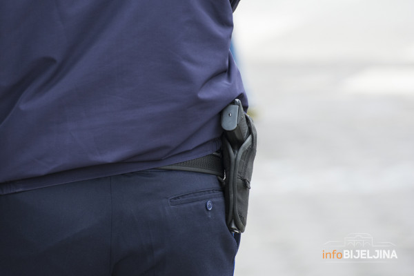Policajac iz Brčkog pištoljem rastjerao izletnike