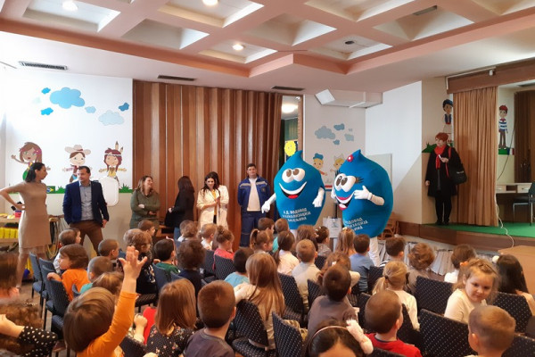 „Vodoje“ i „Kapljica“ oduševili djecu Vrtića „Čika Jova Zmaj“