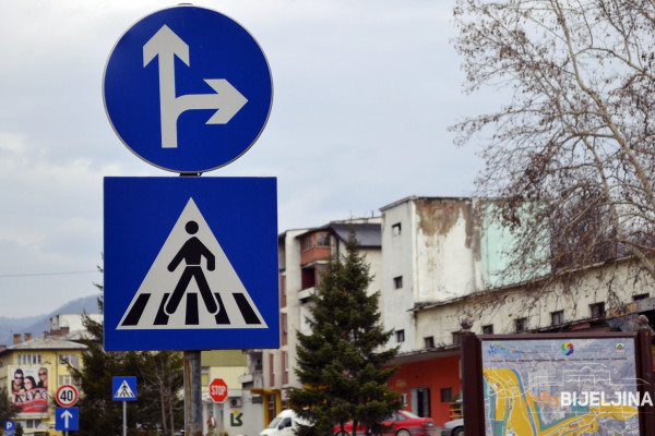 Ukradene ili uništene stotine saobraćajnih znakova, šteta premašila 50.000 KM