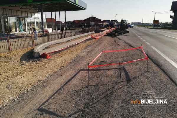 Mještani Dvorova ogorčeni, uništena pješačko-biciklistička staza /FOTO/