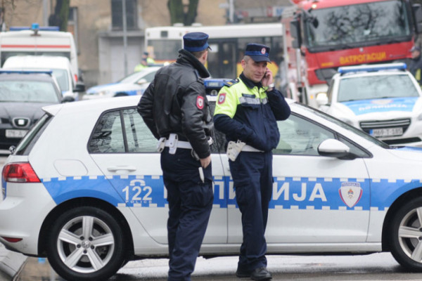 U zatvor zbog fotografisanja policajaca?