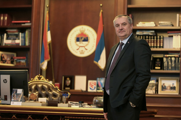Nesposobni ministri i direktori treba da odu