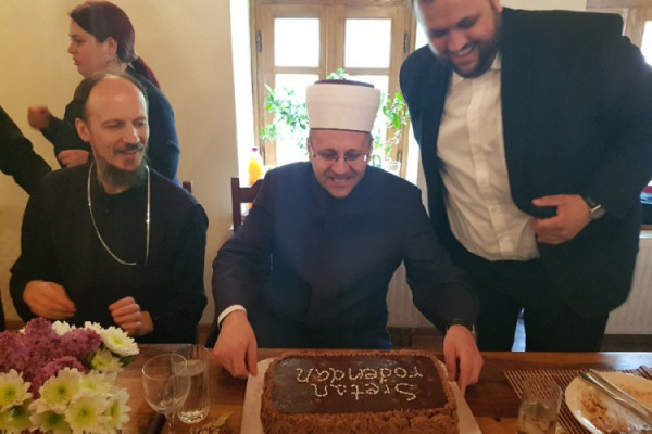 I ovo je BiH: Na slavi pravoslavnog manastira proslavili i rođendan Muftije Dedovića