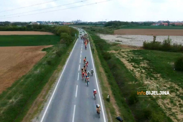 Prolazak biciklističkog karavana kroz Semberiju /VIDEO/