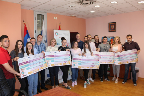 Potpisani ugovori o šest projekata Omladinske banke Ugljevik