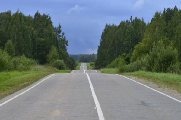 Kolovozi suvi, magla uz riječne doline