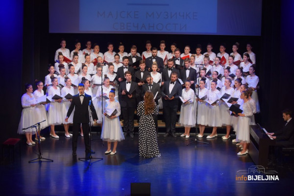 Koncertom "Srbadije" otvoren 18. horski festival "Majske muzičke svečanosti" /FOTO/