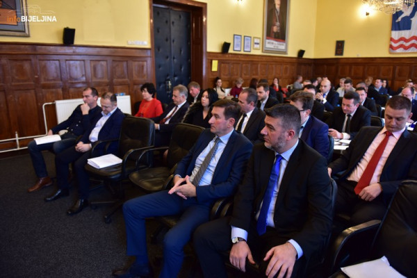 KAKO RADE BIJELJINSKI ODBORNICI? Predlažu inicijative, a one uglavnom ostaju “mrtvo slovo na papiru”