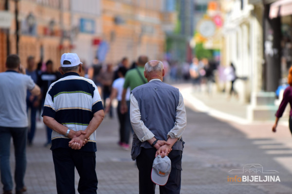 Danas počinje isplata aprilskih penzija - Za 263.235 penzionera izdvojeno 91,1 milion maraka iz budžeta