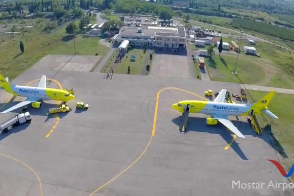 Piloti u ozbiljnom problemu iznad mostarskog aerodroma - Laserima ometaju avione