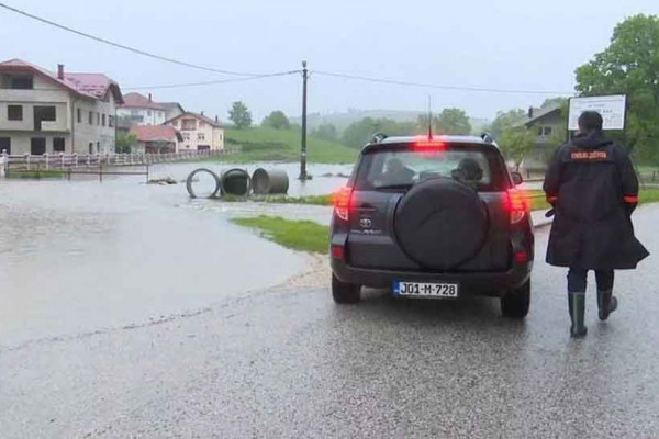 U Sanskom Mostu proglašeno stanje prirodne nesreće : Strahuje se od poplava većih od onih 2014.