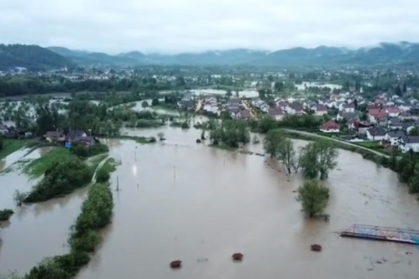 Teslić pod vodom - Mještani u strahu