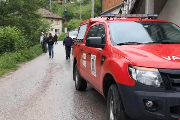 Potraga za šestogodišnjakom ne prestaje - Nabujali potok ga odnio prije dva dana, sumnja se da je zatrpan pijeskom na ušću u Bosnu