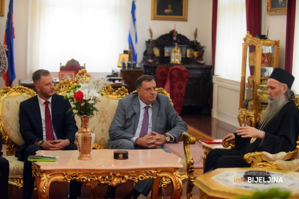 Dodik u Bijeljini sa episkopom Fotijem