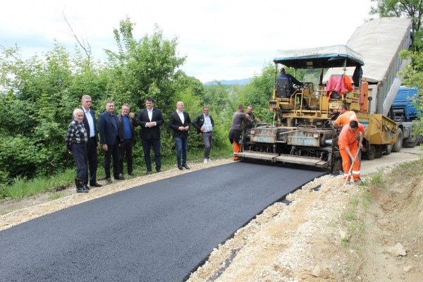 Lopare: Novi asfalt u Tobutu