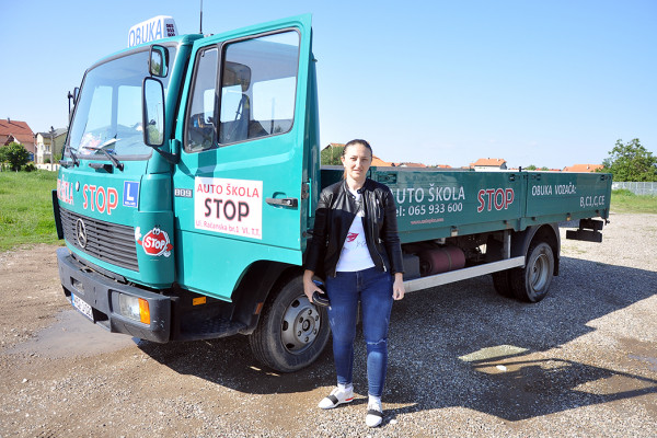 Slobodanka iz Suvog Polja položila vozački ispit za kamion
