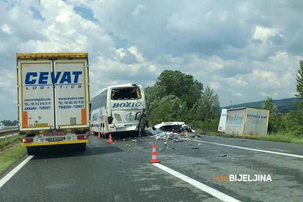 Teška saobraćajka na autoputu prema Zagrebu, u nezgodi učestvovao i autobus iz Bijeljine /FOTO/