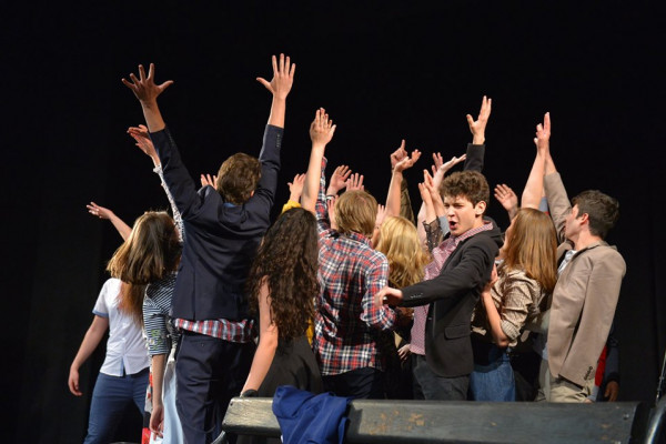 Večeras repriza predstave ,,Lajanje na zvezde"